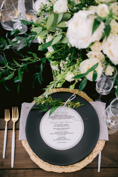 Table setting in gold and black
